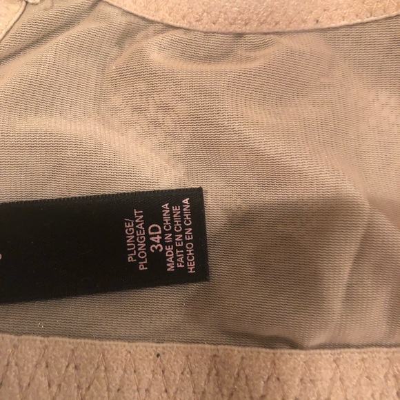 VICTORIA’S SECRET Plunge Black Lace Over Nude BRA 34D - Picture 6 of 7